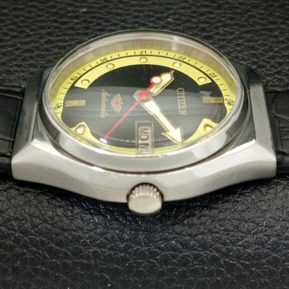 Vintage 1980 Citizen Automatic Mens Silver Watch W/daydate & Gold accents - Picture 5 of 9